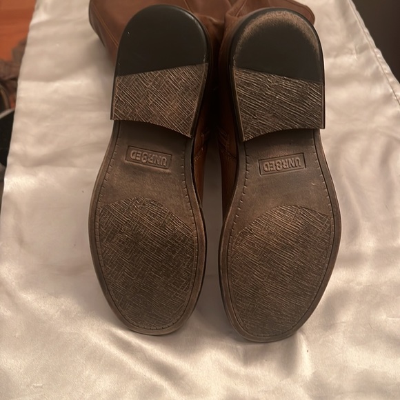 Unr8ed Size 10 Brown Boots with Buckles on Sides. - Picture 5 of 5